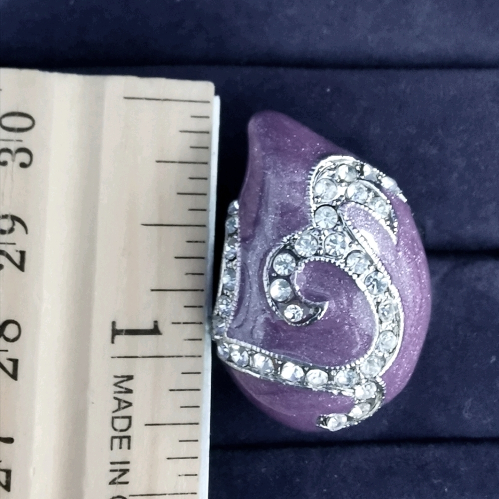#32~NWOT woman ring.